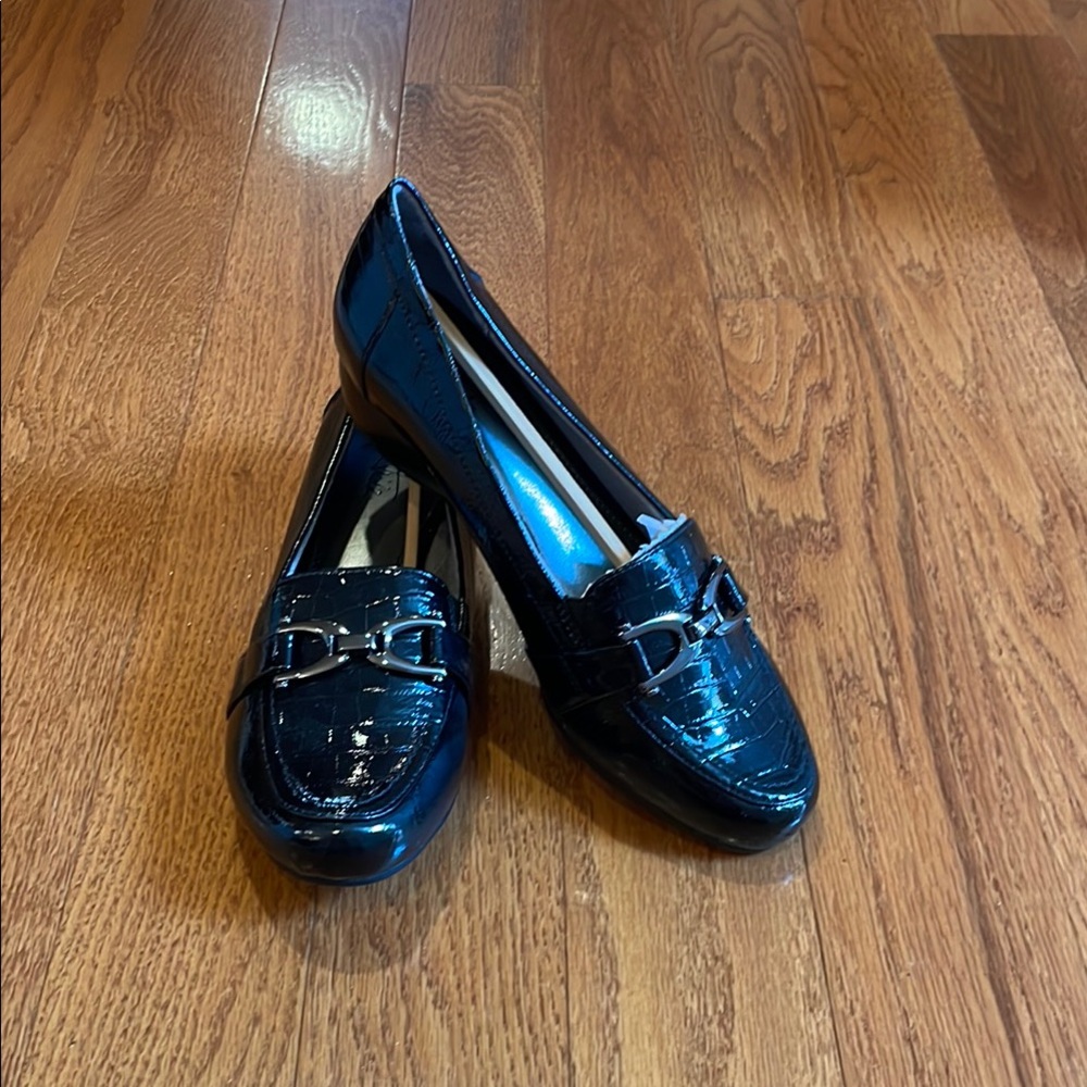 Life Stride Dempsey Women’s Black Slip On Loafers size 7 Wide New in Box